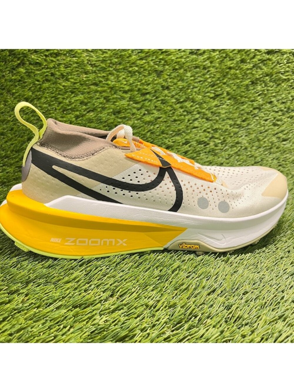 Nike ZoomX Zegama Trail 2 Womens Size 9.5 Khaki Yellow Running Shoes Sneakers